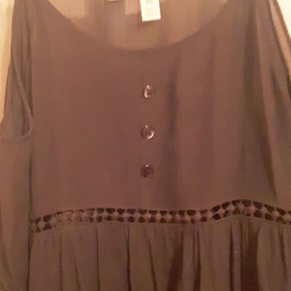 💫💫💫UO STARING AT STARS BLACK BELL SLEEVE COLD SHOULDER TOP XS - Picture 4 of 7